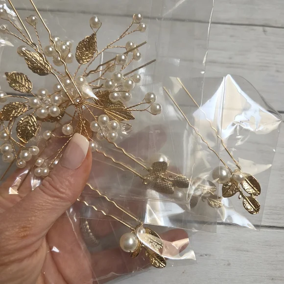 Elegant Gold and Pearl Hair Pins - Picture 4 of 5